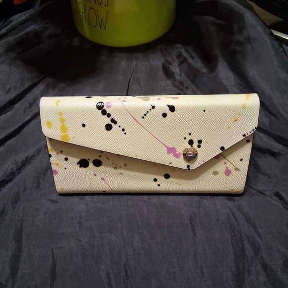 Henri Bendel White Clutch with Black and Pink Accents - Picture 5 of 6